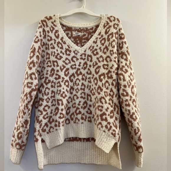 13. UGG Ugg Cecilia V-neck Sweater Snow Leopard - Picture 11 of 16